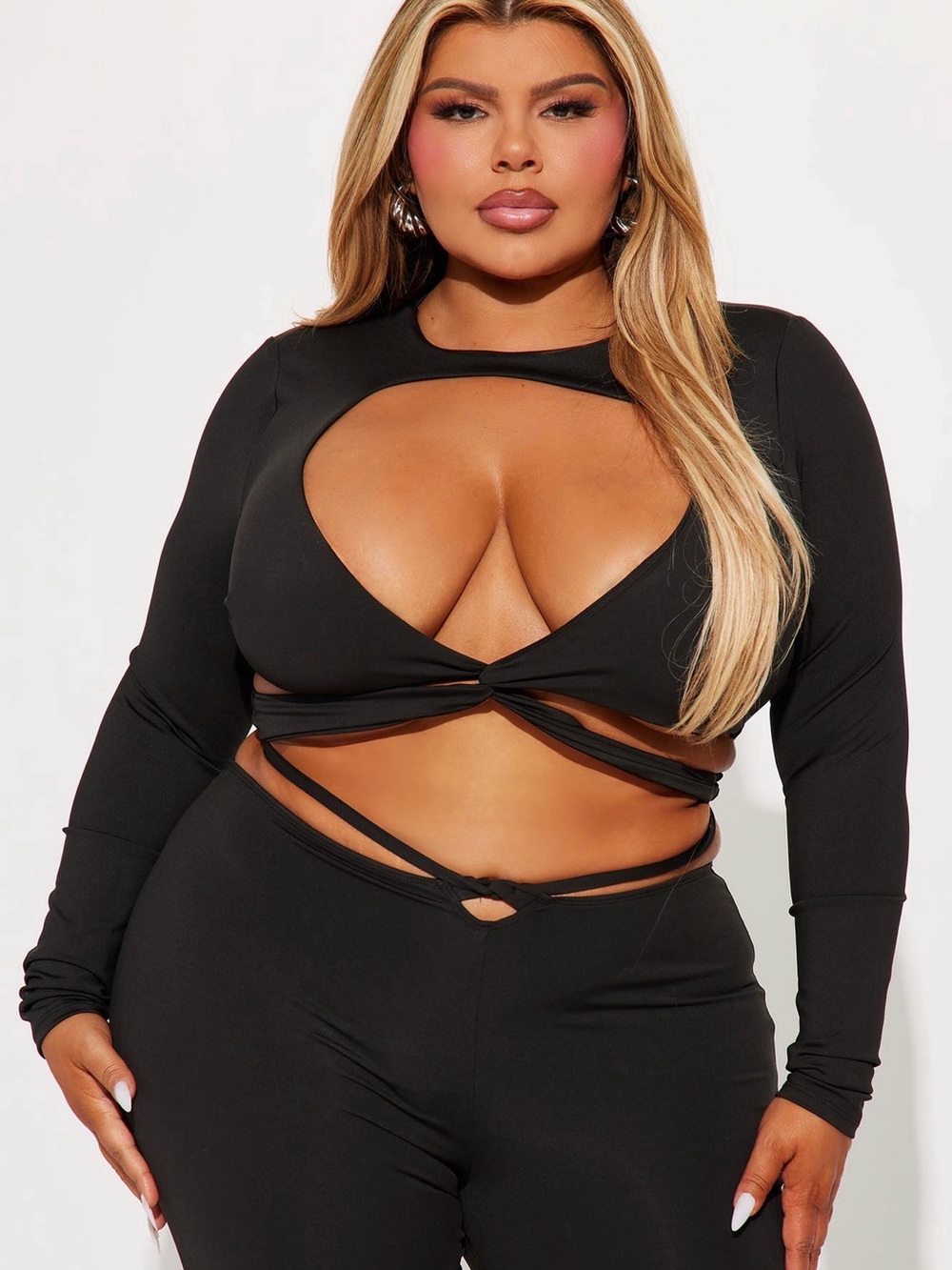 Fashion Nova Black Twist-Cutout Long Sleeve Crop Top